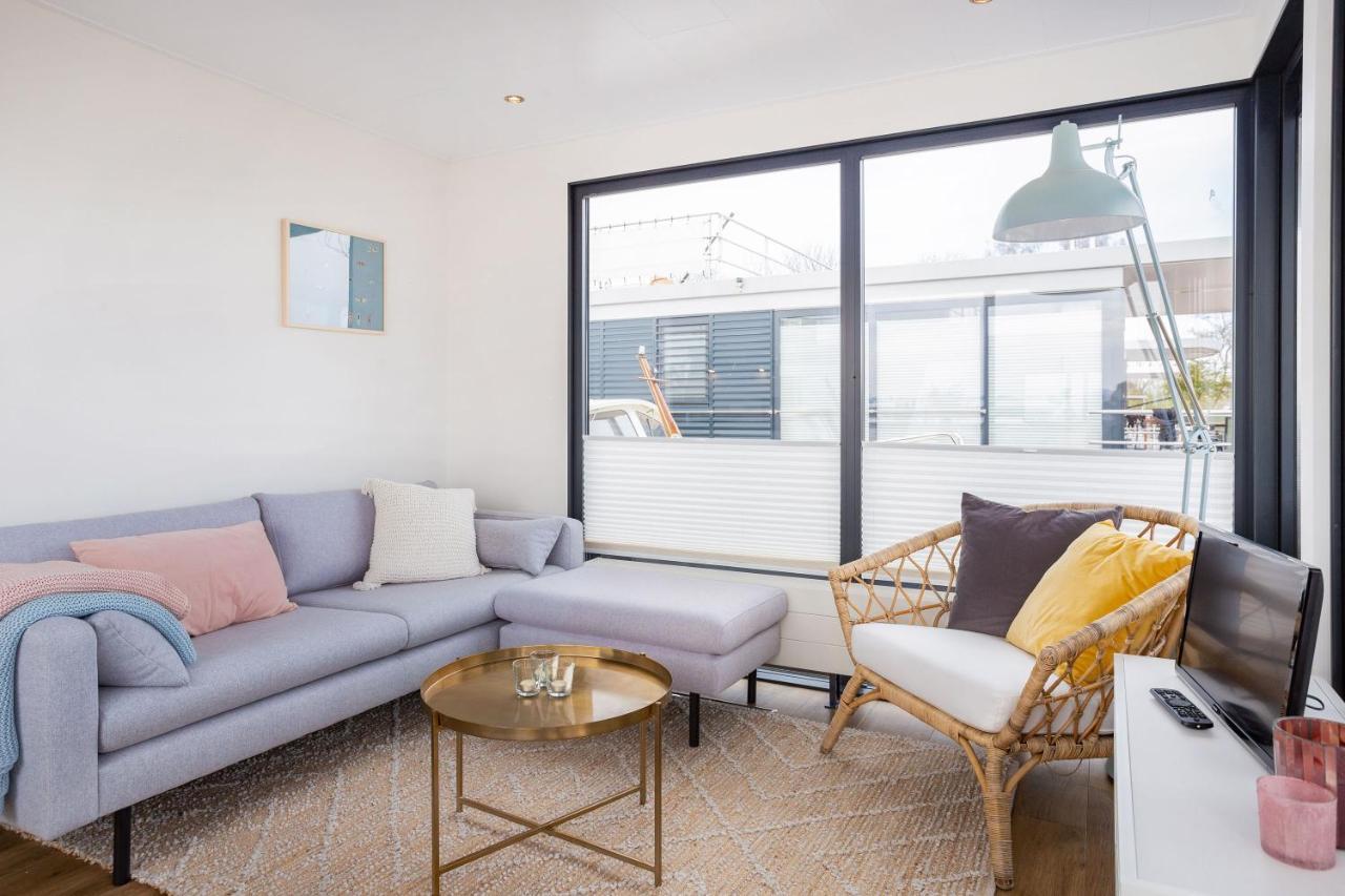 Welcome In - Houseboat Agua Dolce Met Tuin, Paviljoenwei 4, Sneek - Offingawier エクステリア 写真
