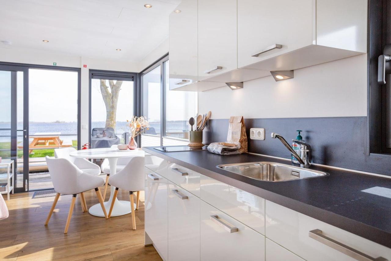 Welcome In - Houseboat Agua Dolce Met Tuin, Paviljoenwei 4, Sneek - Offingawier エクステリア 写真