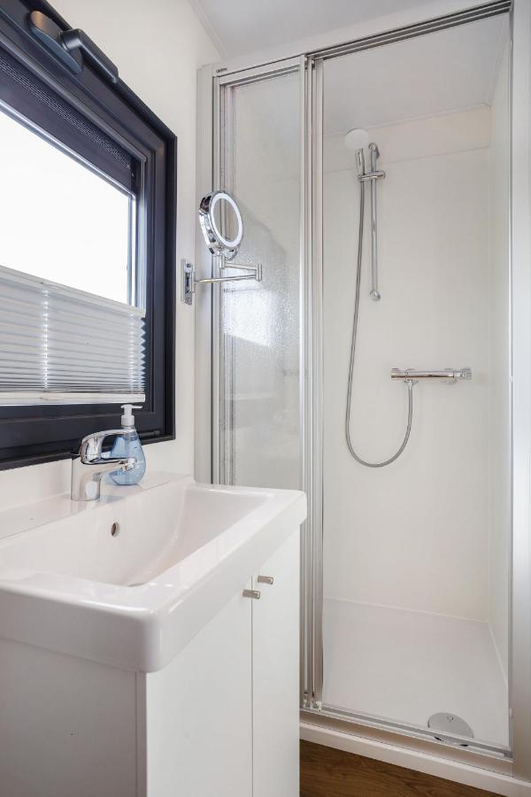 Welcome In - Houseboat Agua Dolce Met Tuin, Paviljoenwei 4, Sneek - Offingawier エクステリア 写真