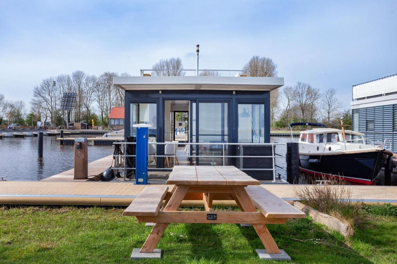 Welcome In - Houseboat Agua Dolce Met Tuin, Paviljoenwei 4, Sneek - Offingawier エクステリア 写真
