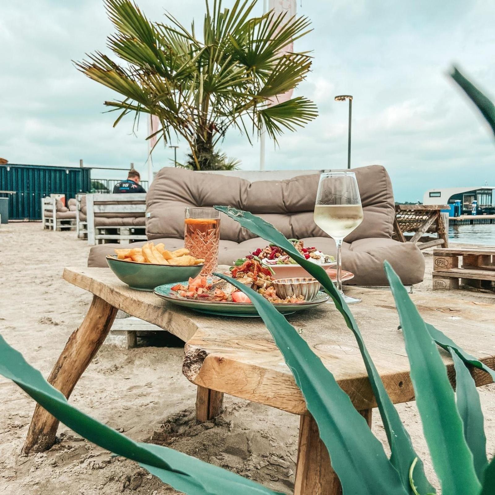 Welcome In - Houseboat Agua Dolce Met Tuin, Paviljoenwei 4, Sneek - Offingawier エクステリア 写真