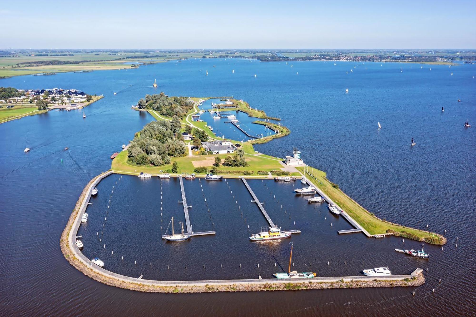 Welcome In - Houseboat Agua Dolce Met Tuin, Paviljoenwei 4, Sneek - Offingawier エクステリア 写真
